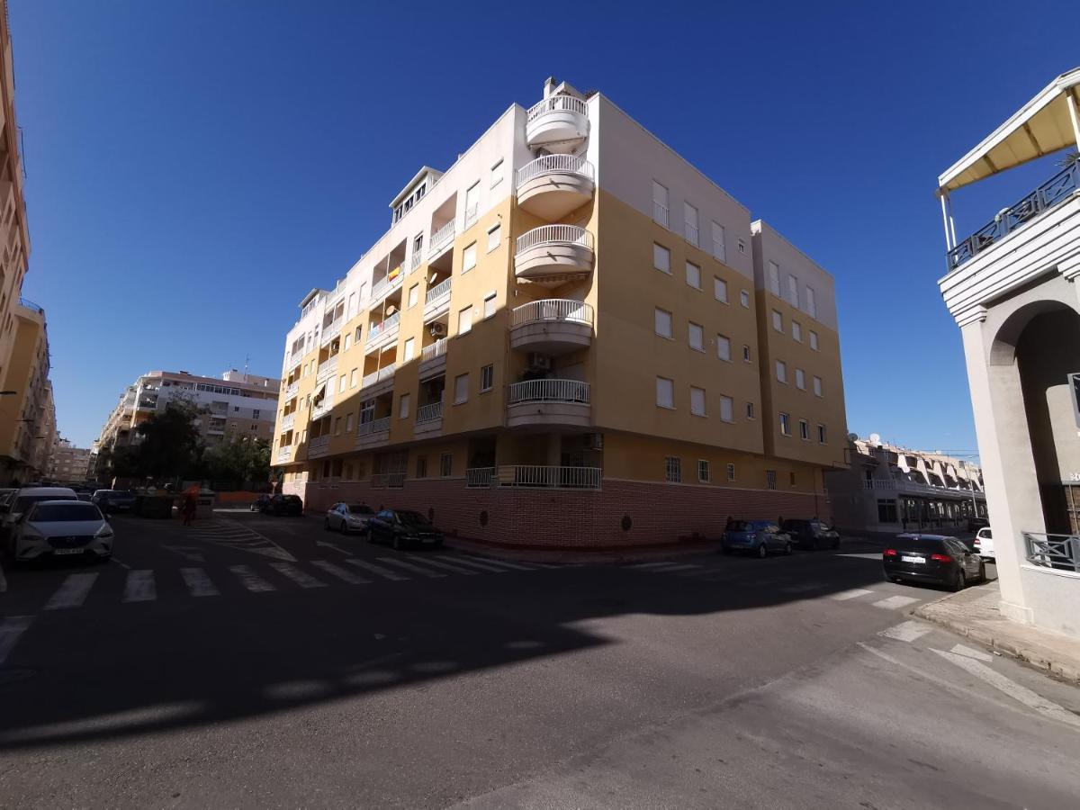 Rent An Apartment In Τορεβιέχα Εξωτερικό φωτογραφία